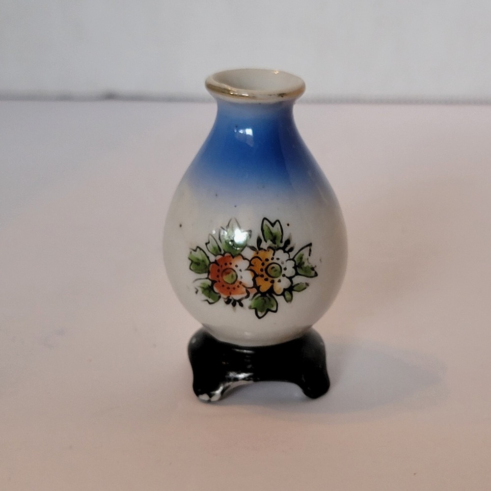 Original Vintage Occupied Japan Decorative Flowered Figurine ~2.5"